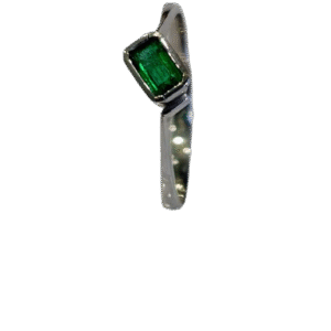 Anillo en Oro Blanco 18k con Esmeralda AN072